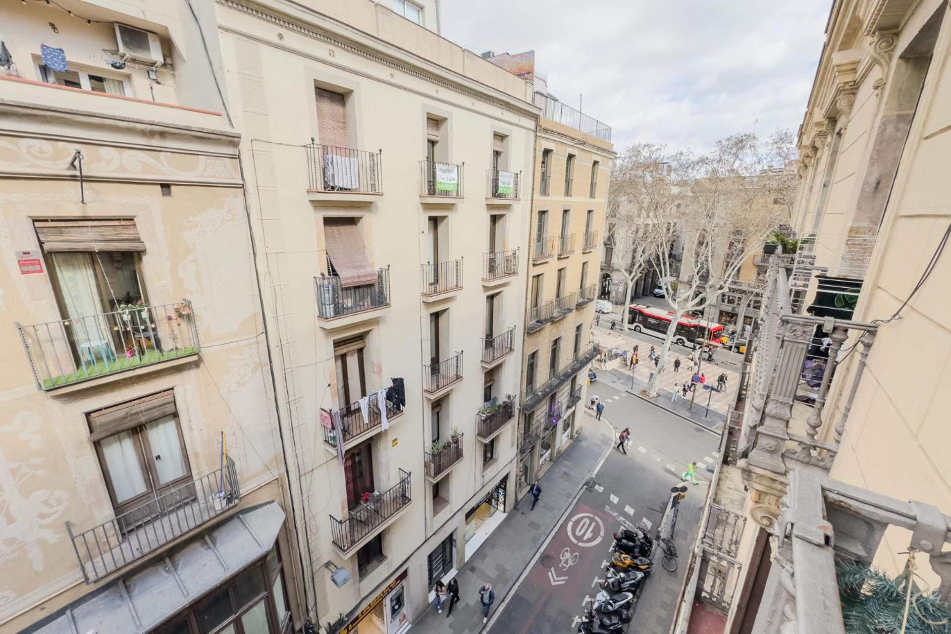 1 Nou De La Rambla Acampamento Barcelona